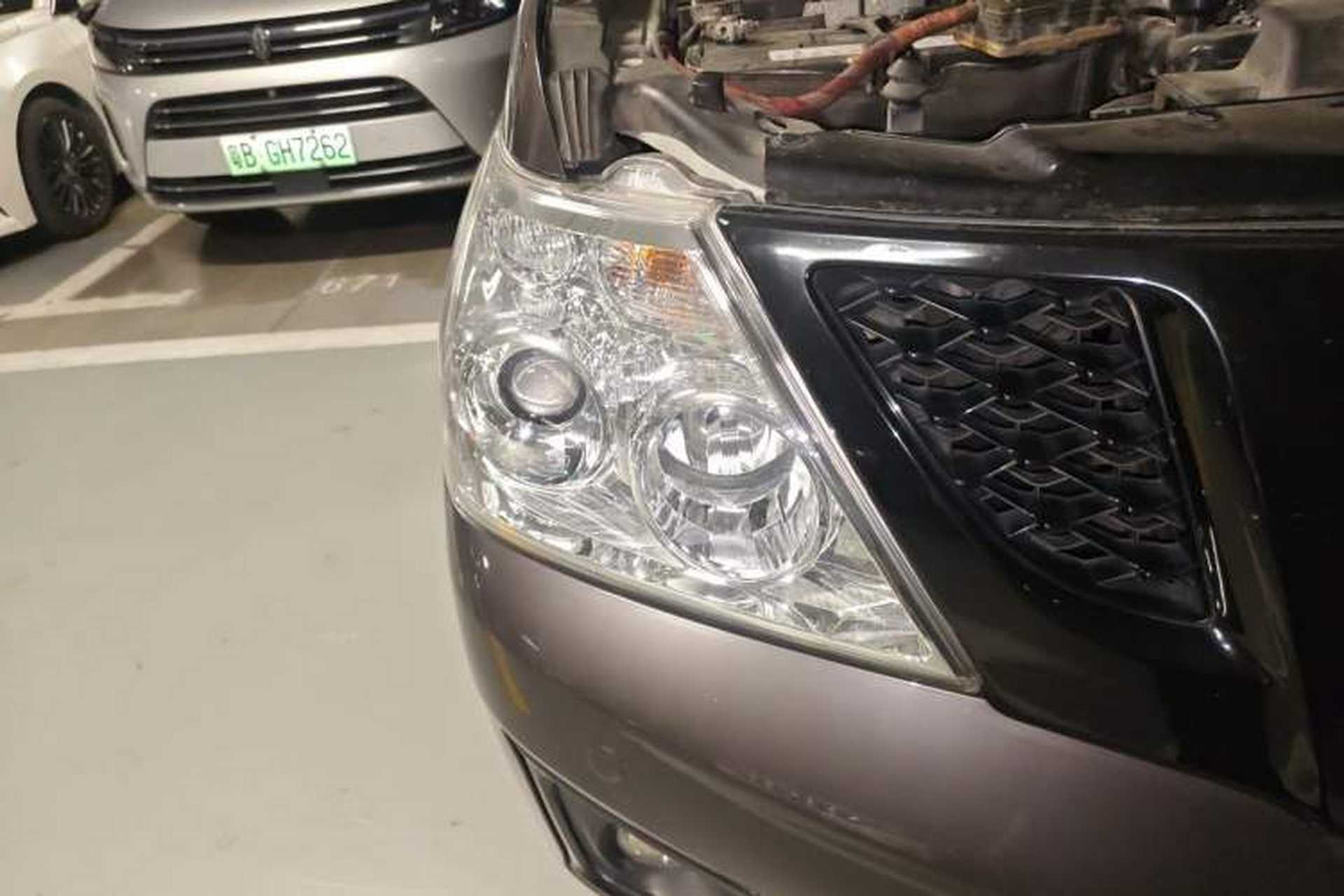 Used Nissan Patrol  Right Front Headlight