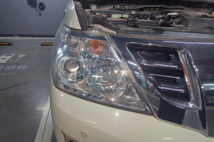 Used Nissan Patrol 2018 4.0L Automatic 7-Seater Middle East Version Right Front Headlight