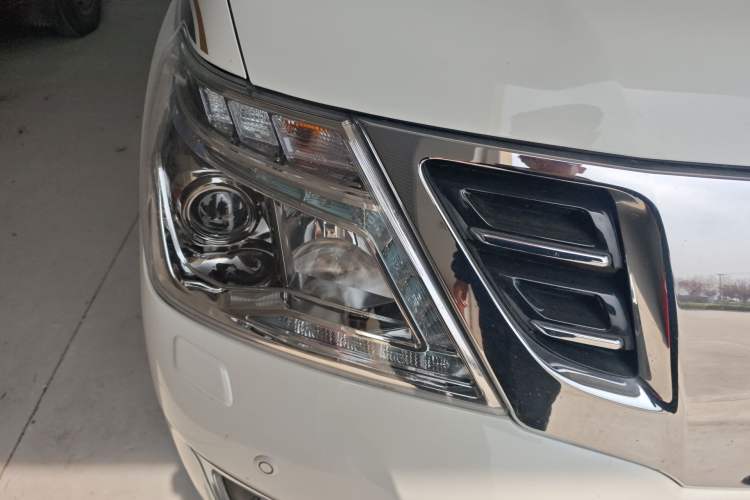 Used Nissan Patrol 2018 4.0L Automatic 7-Seater Middle East Version Right Front Headlight