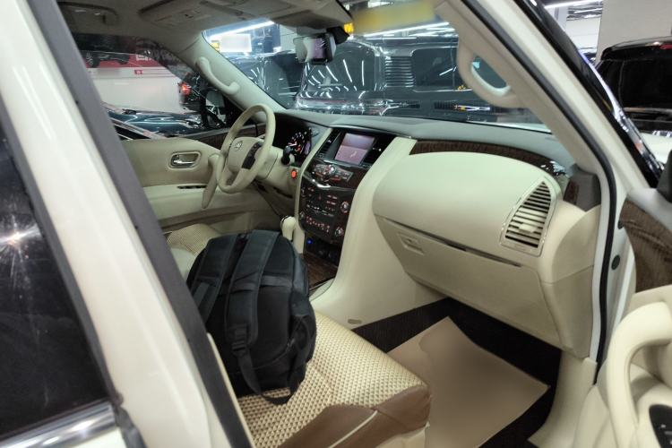 Used Nissan Patrol 2018 4.0L SE Middle East Version Right Front Seat