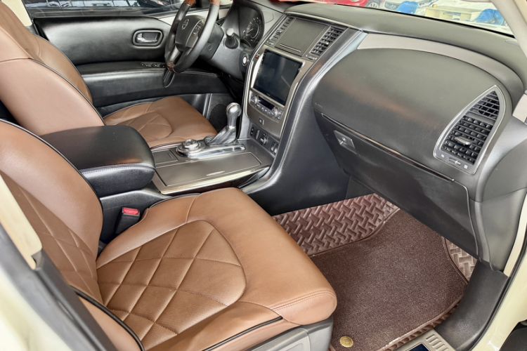 Used Nissan Patrol 2018 4.0L LinkedIn Edition Right Front Seat