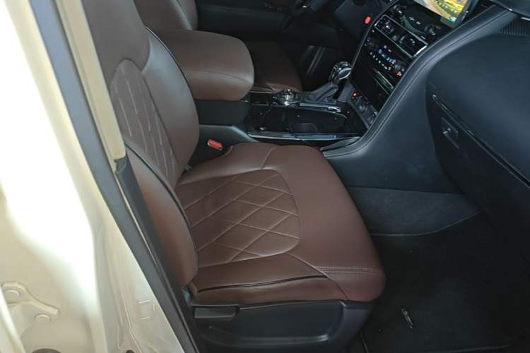 Used Nissan Patrol 2018 4.0L Automatic 7-Seater Middle East Version Right Front Seat