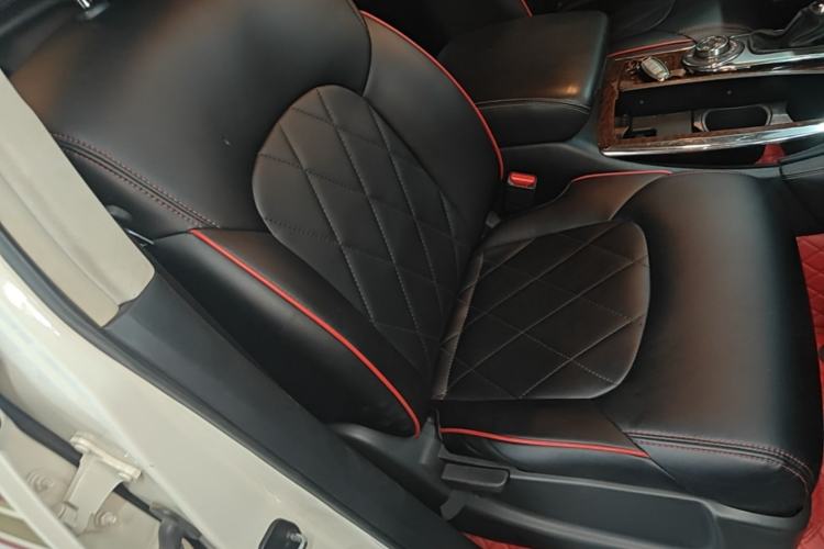 Used Nissan Patrol 2018 4.0L SE Middle East Version Right Front Seat