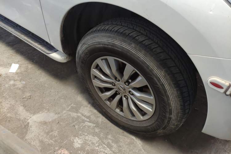 Used Nissan Patrol  Right Front Wheel Hub