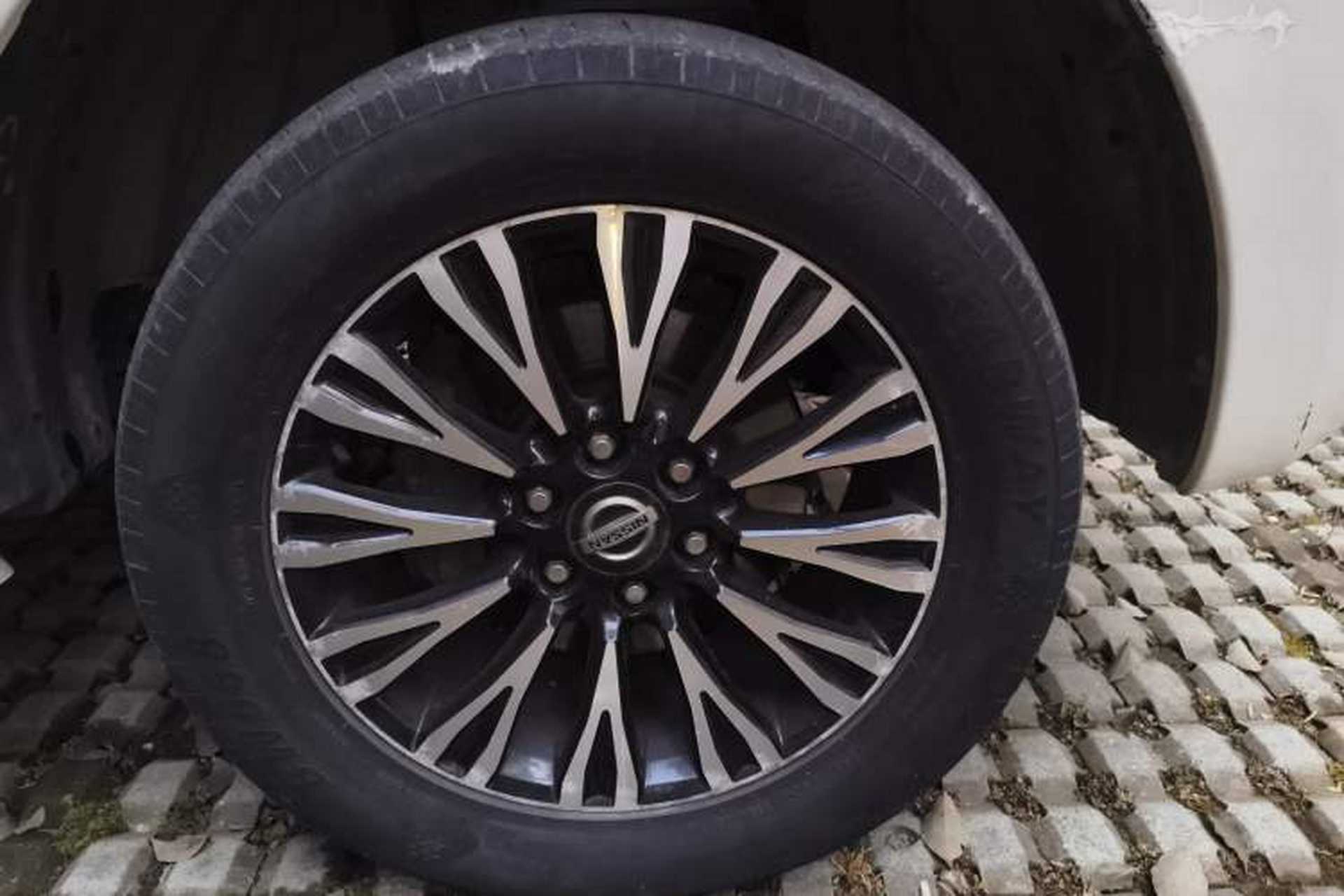 Used Nissan Patrol  Right Front Wheel Hub