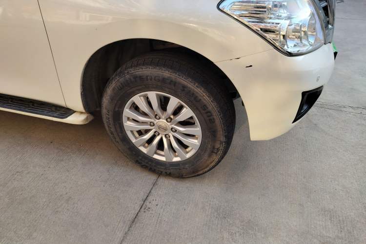 Used Nissan Patrol 2018 4.0L LinkedIn Edition Right Front Wheel Hub