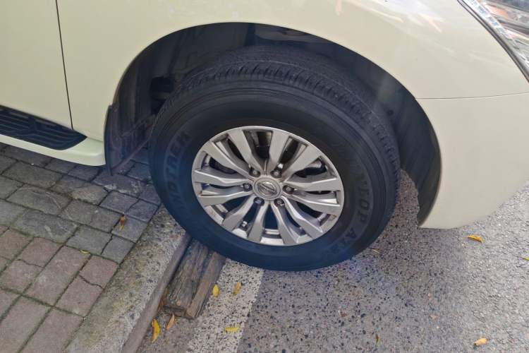 Used Nissan Patrol 2018 4.0L SE Middle East Version Right Front Wheel Hub
