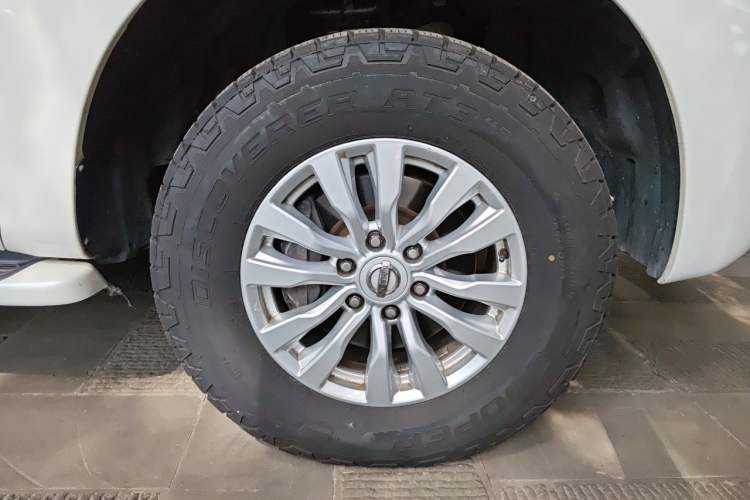 Used Nissan Patrol 2018 4.0L LinkedIn Edition Right Front Wheel Hub