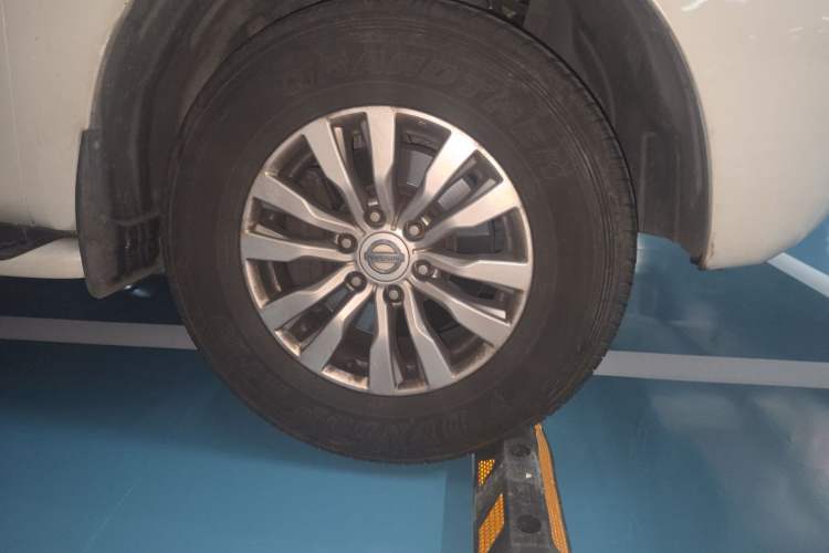 Used Nissan Patrol 2018 4.0L LinkedIn Edition Right Front Wheel Hub