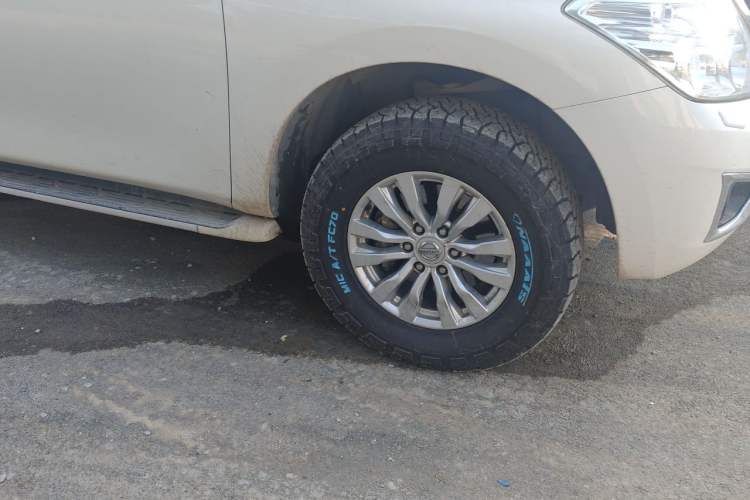 Used Nissan Patrol 2018 4.0L LinkedIn Edition Right Front Wheel Hub