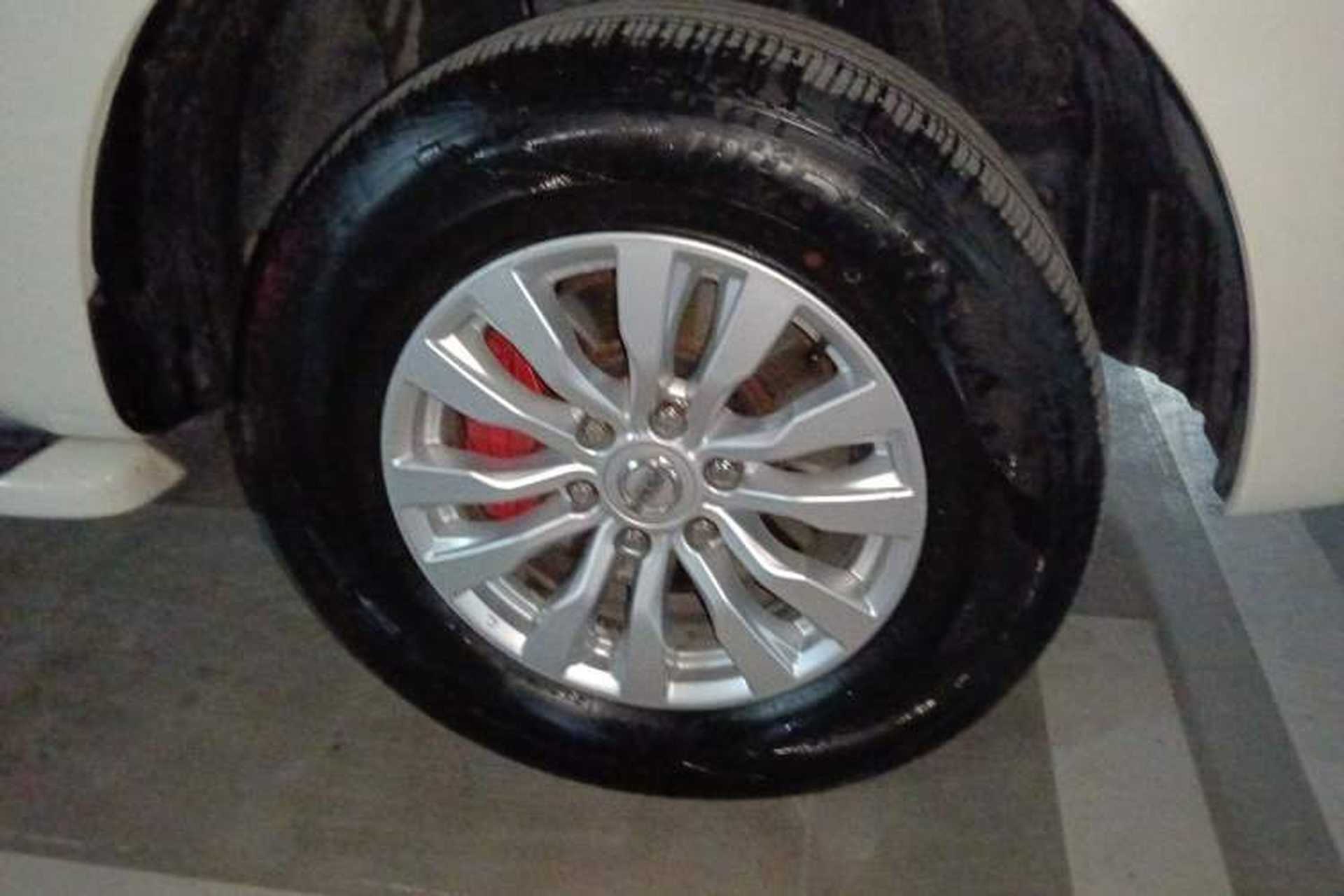 Used Nissan Patrol  Right Front Wheel Hub