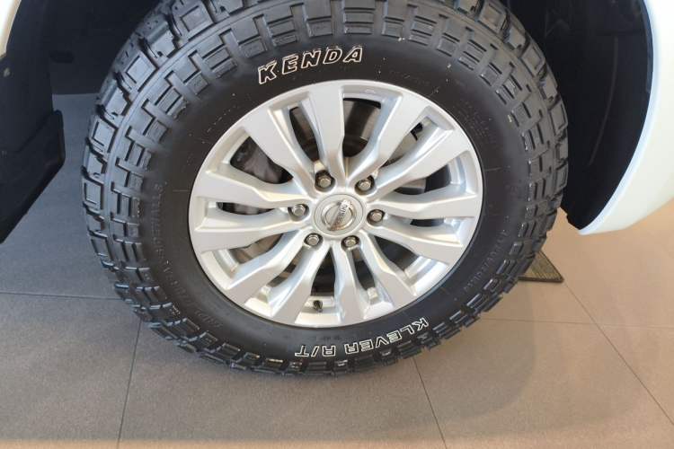 Used Nissan Patrol  Right Front Wheel Hub