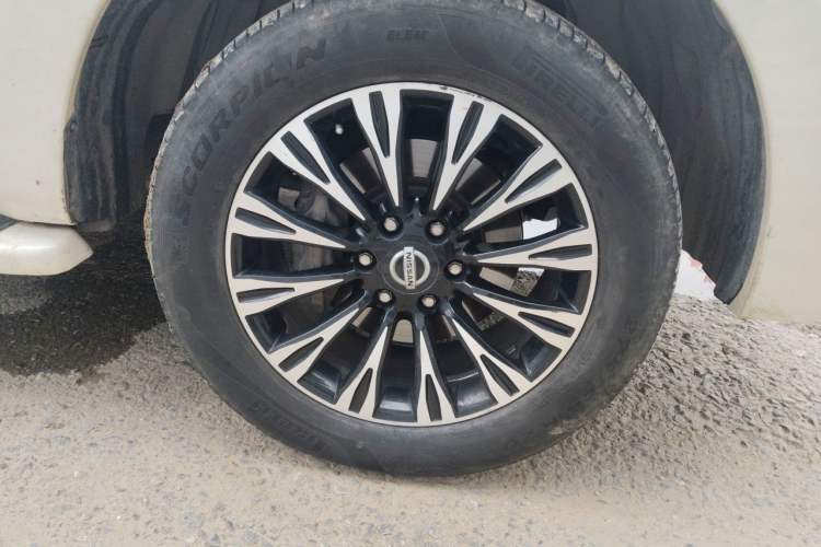 Used Nissan Patrol  Right Front Wheel Hub