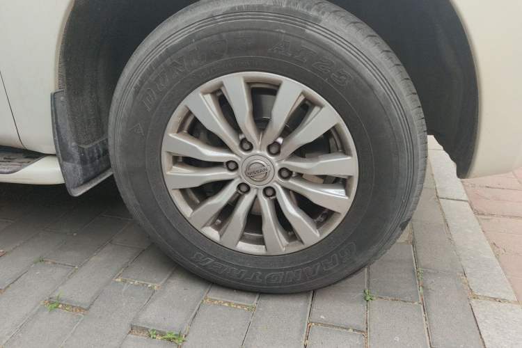 Used Nissan Patrol  Right Front Wheel Hub