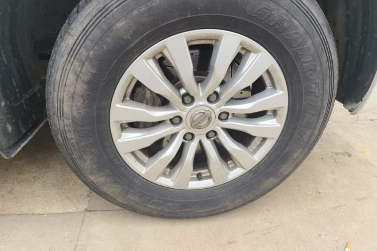 Used Nissan Patrol 2018 4.0L LinkedIn Edition Right Front Wheel Hub
