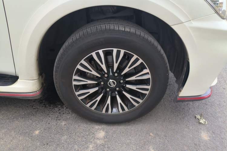 Used Nissan Patrol  Right Front Wheel Hub