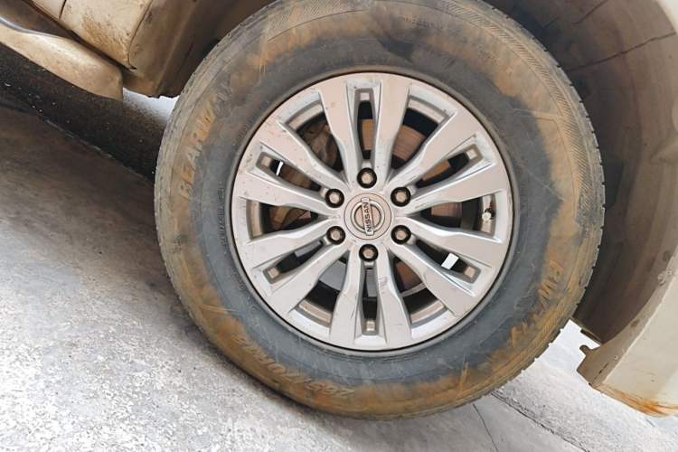 Used Nissan Patrol 2018 4.0L LinkedIn Edition Right Front Wheel Hub