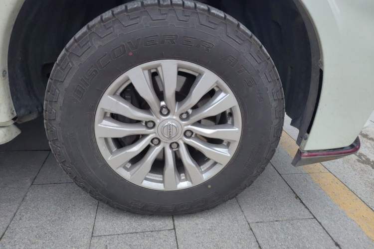 Used Nissan Patrol 2018 4.0L LinkedIn Edition Right Front Wheel Hub