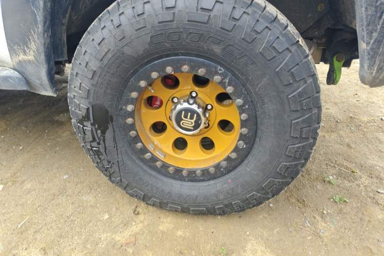 Used Nissan Patrol  Right Front Wheel Hub