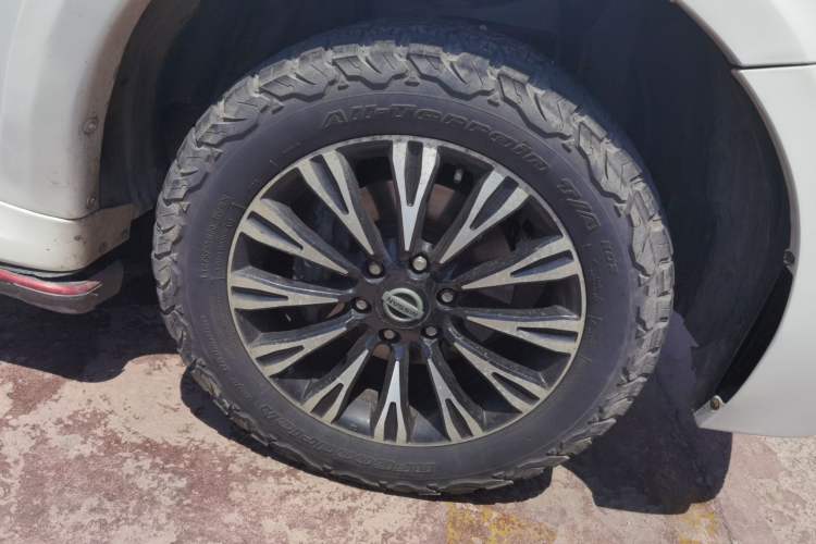 Used Nissan Patrol 2018 4.0L LinkedIn Edition Right Front Wheel Hub