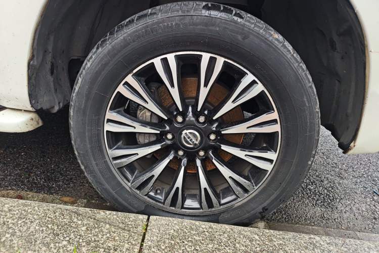 Used Nissan Patrol  Right Front Wheel Hub