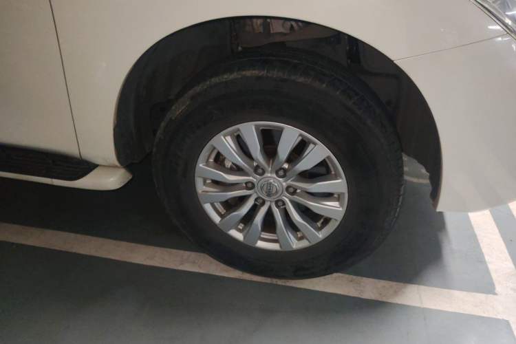 Used Nissan Patrol  Right Front Wheel Hub