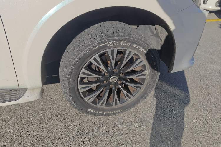Used Nissan Patrol 2018 4.0L LinkedIn Edition Right Front Wheel Hub