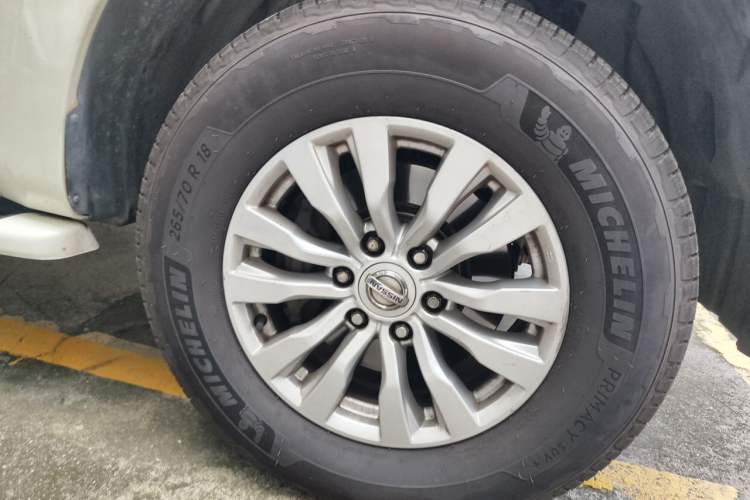Used Nissan Patrol  Right Front Wheel Hub
