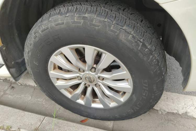 Used Nissan Patrol  Right Front Wheel Hub