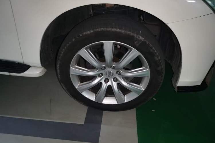 Used Nissan Patrol 2018 4.0L Platinum Edition Right Front Wheel Hub