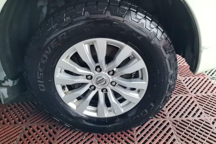 Used Nissan Patrol 2018 4.0L Automatic 7-Seater Middle East Version Right Front Wheel Hub