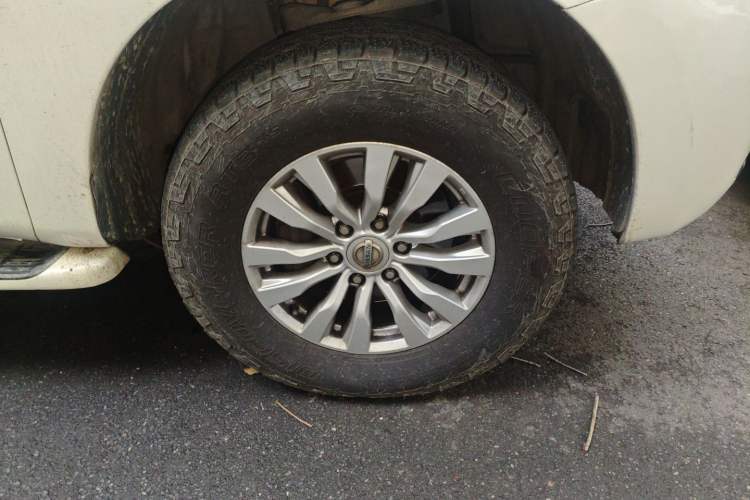 Used Nissan Patrol 2018 4.0L LinkedIn Edition Right Front Wheel Hub
