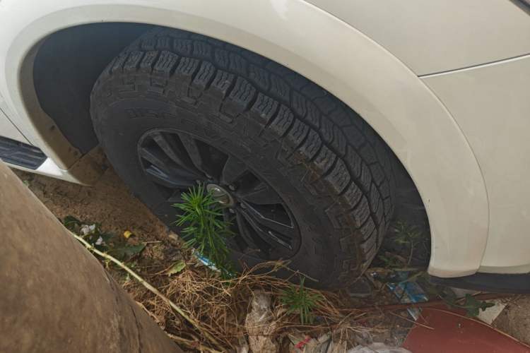 Used Nissan Patrol 2018 4.0L LinkedIn Edition Right Front Wheel Hub