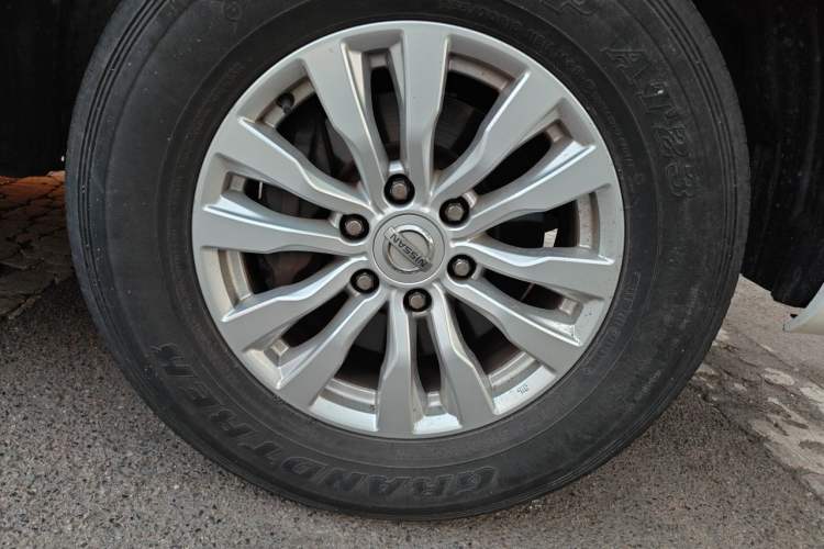 Used Nissan Patrol 2018 4.0L LinkedIn Edition Right Front Wheel Hub