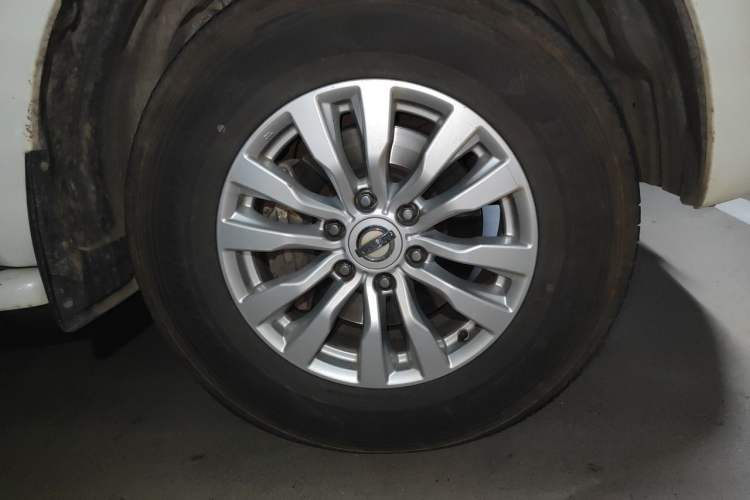 Used Nissan Patrol  Right Front Wheel Hub