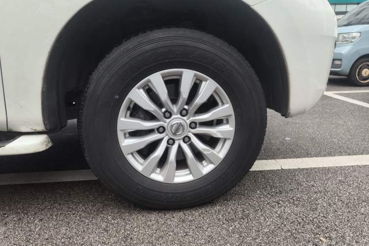 Used Nissan Patrol  Right Front Wheel Hub