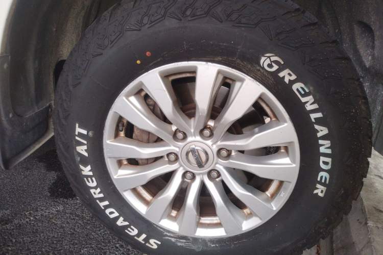 Used Nissan Patrol  Right Front Wheel Hub