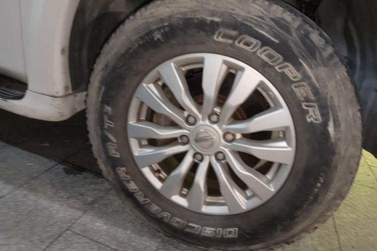 Used Nissan Patrol 2018 4.0L LinkedIn Edition Right Front Wheel Hub