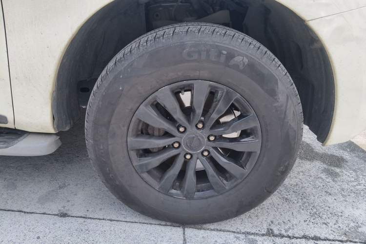 Used Nissan Patrol  Right Front Wheel Hub