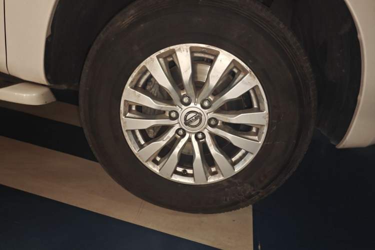 Used Nissan Patrol  Right Front Wheel Hub