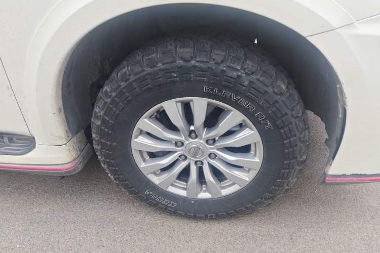 Used Nissan Patrol  Right Front Wheel Hub