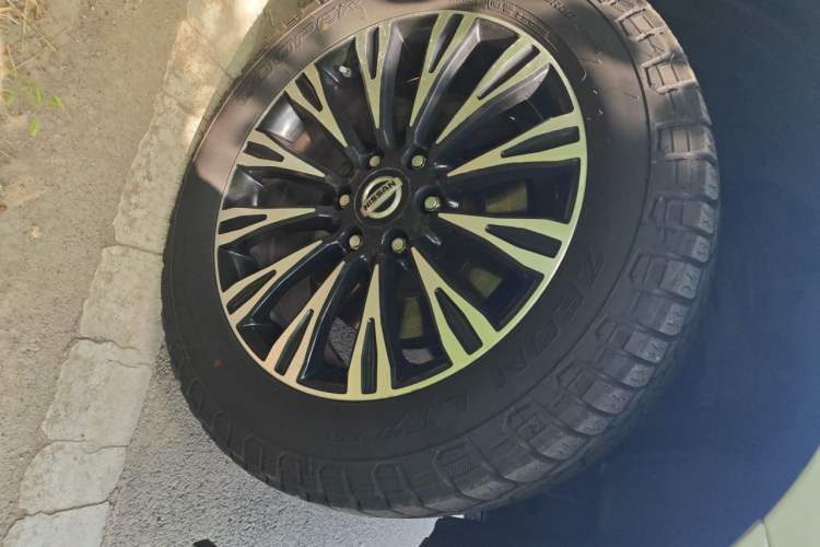 Used Nissan Patrol 2018 4.0L LinkedIn Edition Right Front Wheel Hub