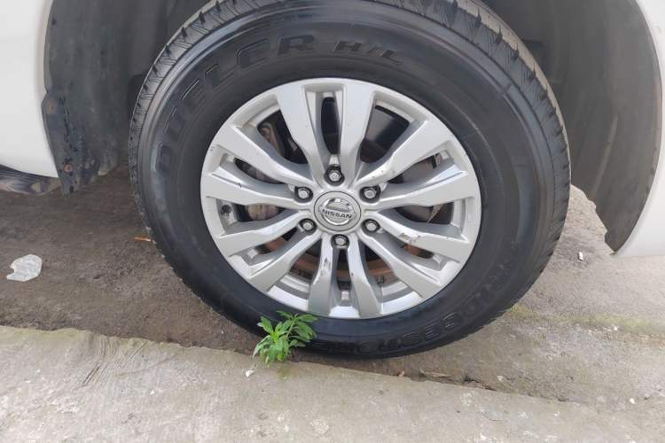 Used Nissan Patrol  Right Front Wheel Hub
