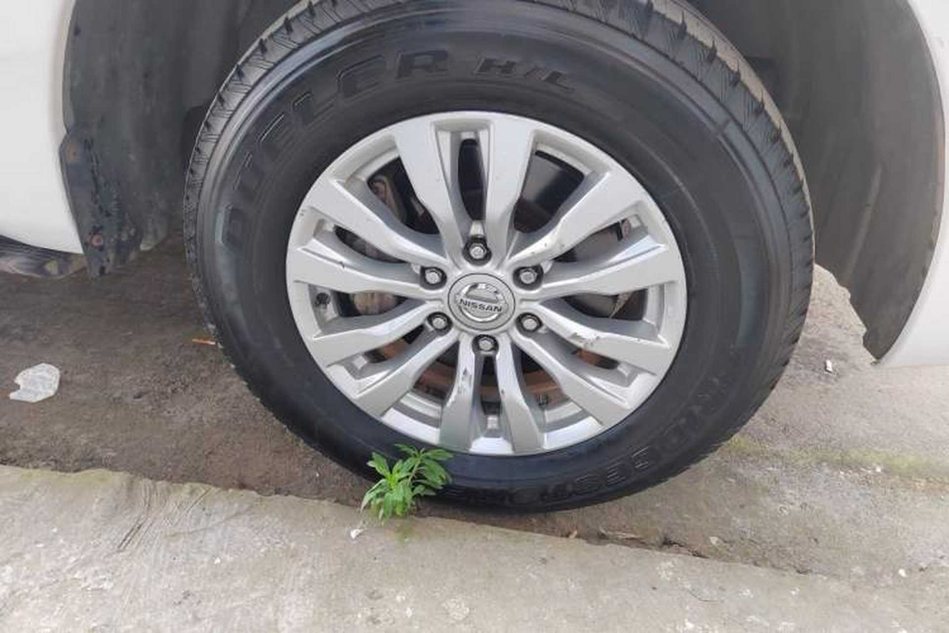 Used Nissan Patrol  Right Front Wheel Hub