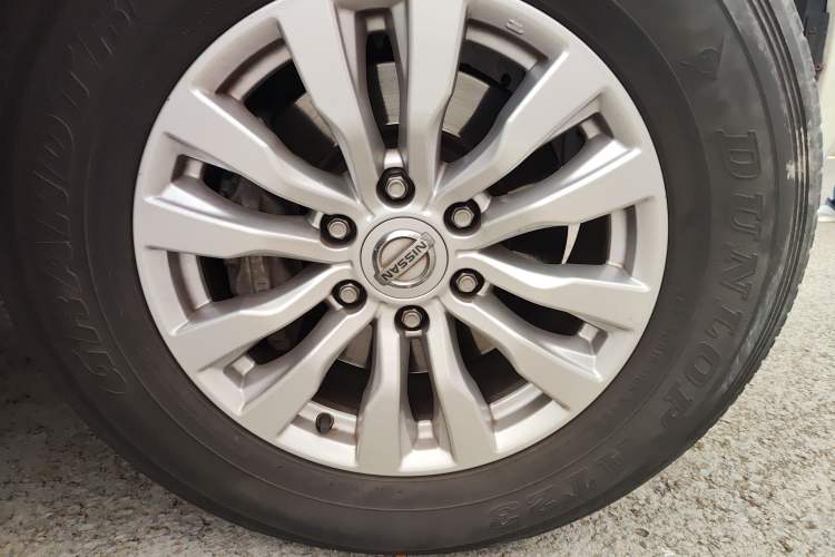 Used Nissan Patrol 2018 4.0L LinkedIn Edition Right Front Wheel Hub
