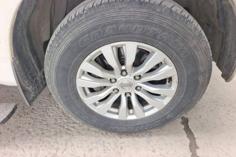 Used Nissan Patrol 2018 4.0L LinkedIn Edition Right Front Wheel Hub