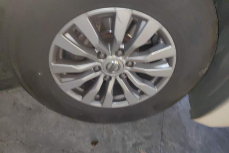 Used Nissan Patrol 2018 4.0L LinkedIn Edition Right Front Wheel Hub