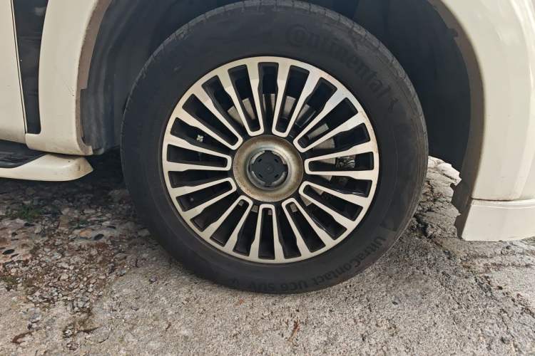 Used Nissan Patrol 2018 4.0L LinkedIn Edition Right Front Wheel Hub