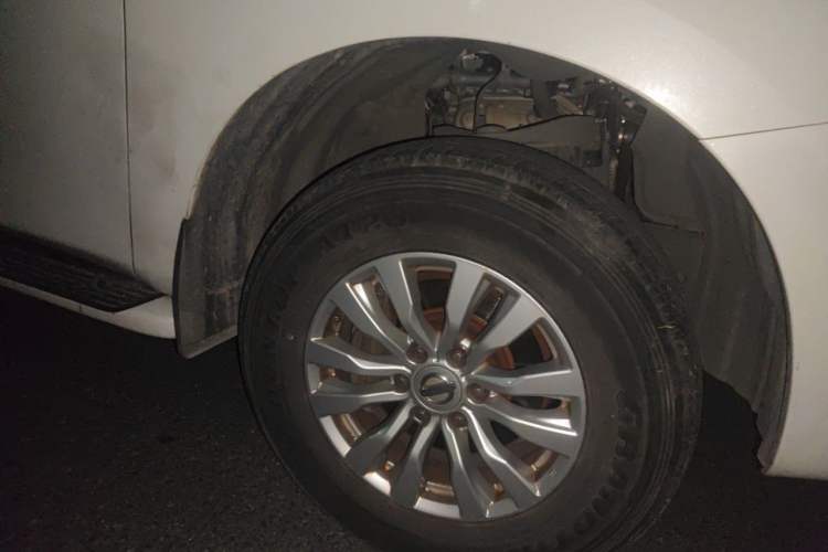 Used Nissan Patrol 2018 4.0L LinkedIn Edition Right Front Wheel Hub