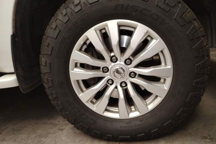 Used Nissan Patrol  Right Front Wheel Hub